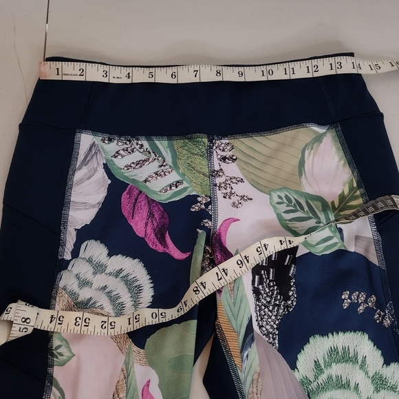 Athleta Women's Leaf Print Active Running Athletic Cropped Leggings - Picture 10 of 15